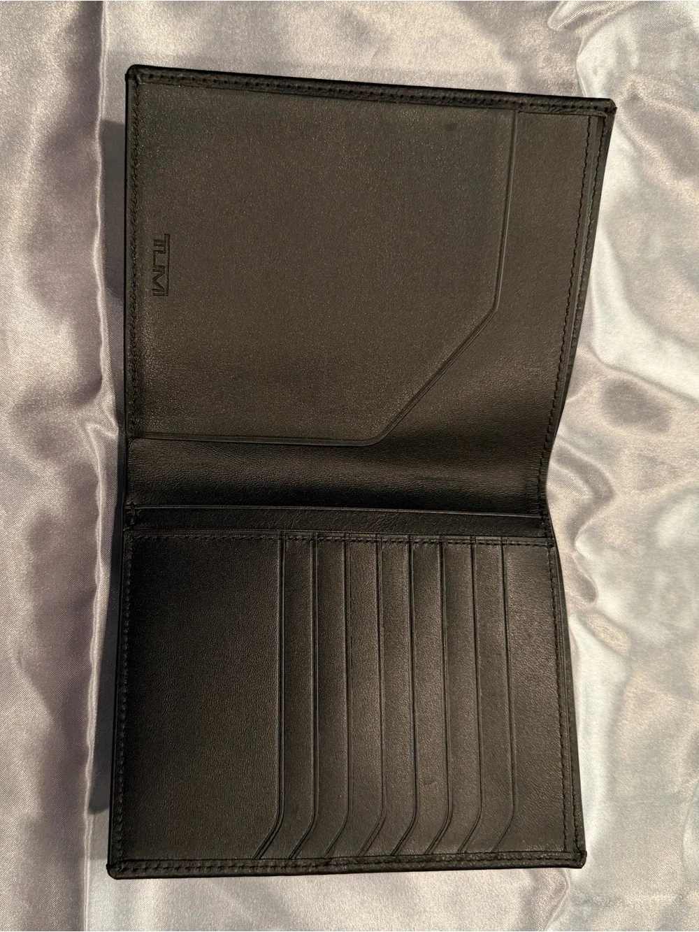 Tumi Delta Global Center Flip Leather Billfold Wallet - Black 712003